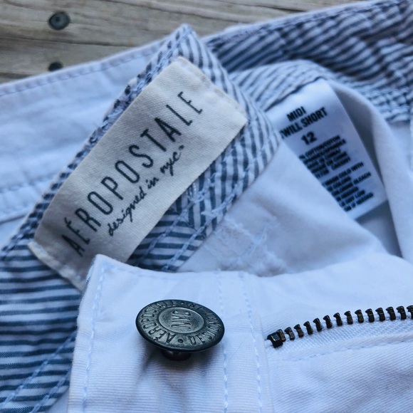 Aeropostale White Twill Midi Shorts Size 12 - Picture 3 of 3